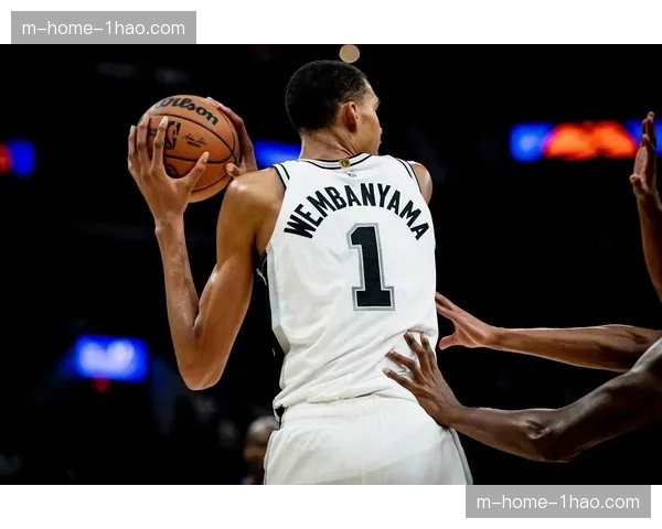 马刺文班亚马护框能力联盟顶级 球队限制区防守效率第一 马刺文班亚马护框能力联盟顶级 球队限制区防守效率第一